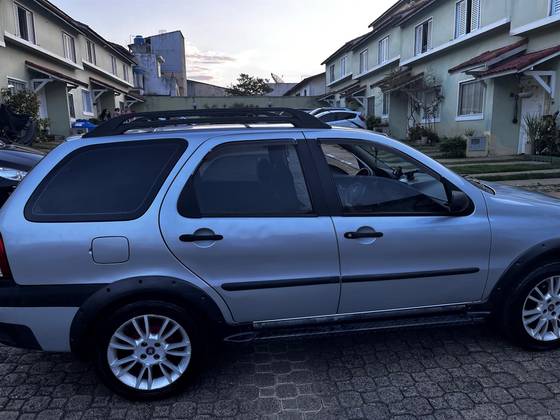 FIAT PALIO 1.8 MPI ADVENTURE WEEKEND 8V FLEX 4P MANUAL FIAT PALIO 1.8 MPI ADVENTURE WEEKEND 8V FLEX 4P MANUAL